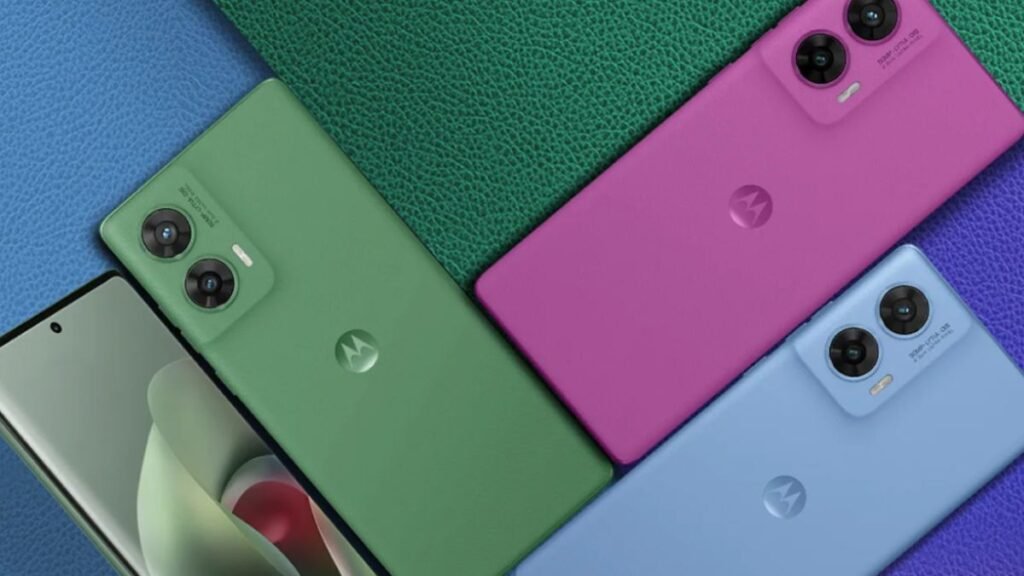 Moto G96 5G कर्व्ड pOLED डिस्प्ले और ग्रिप बैक डिजाइन दिखाती इमेज